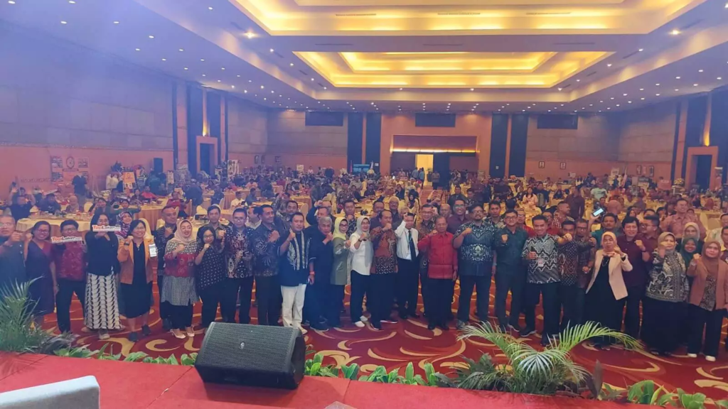 バリ島で Stekom 大学が主催した第1回インドネシア職業リンク＆マッチイベントの参加者