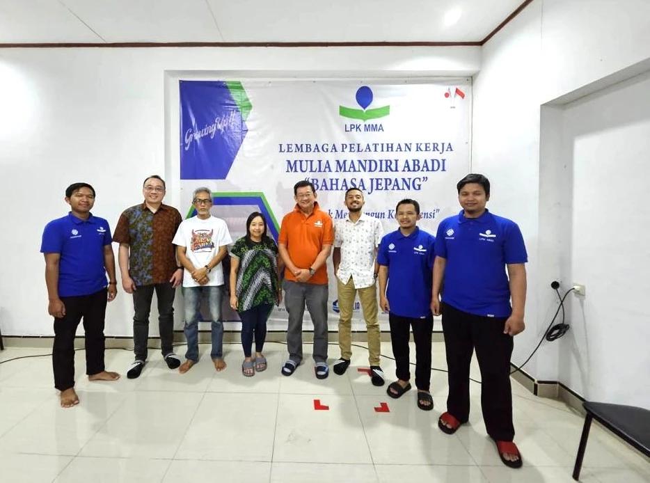 日本語研修センター（LPK Mulia Mandiri Abadi, Tasikmalaya)との写真撮影